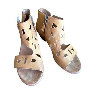 Miz Mooz Leather Cut Out Ankle Sandals Zip Wheat Tan Size‎ 39 8.5-9 Boho Current